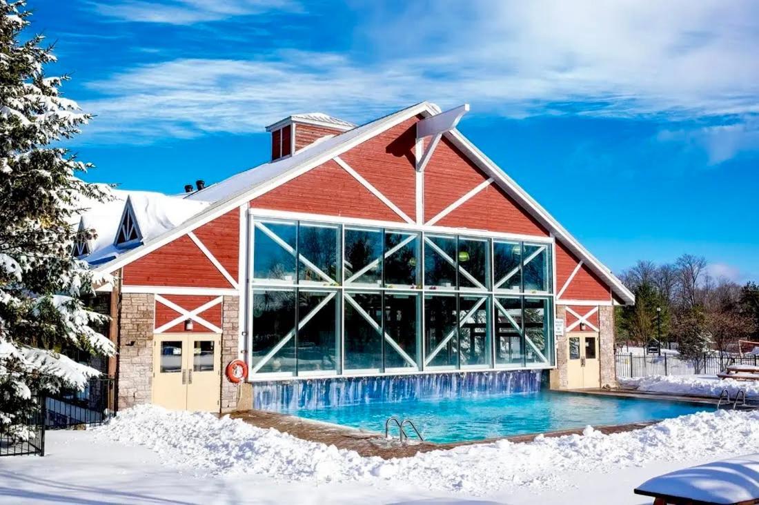 Hillside Haven: Carriage Club Resort Retreat Edgar Exteriör bild