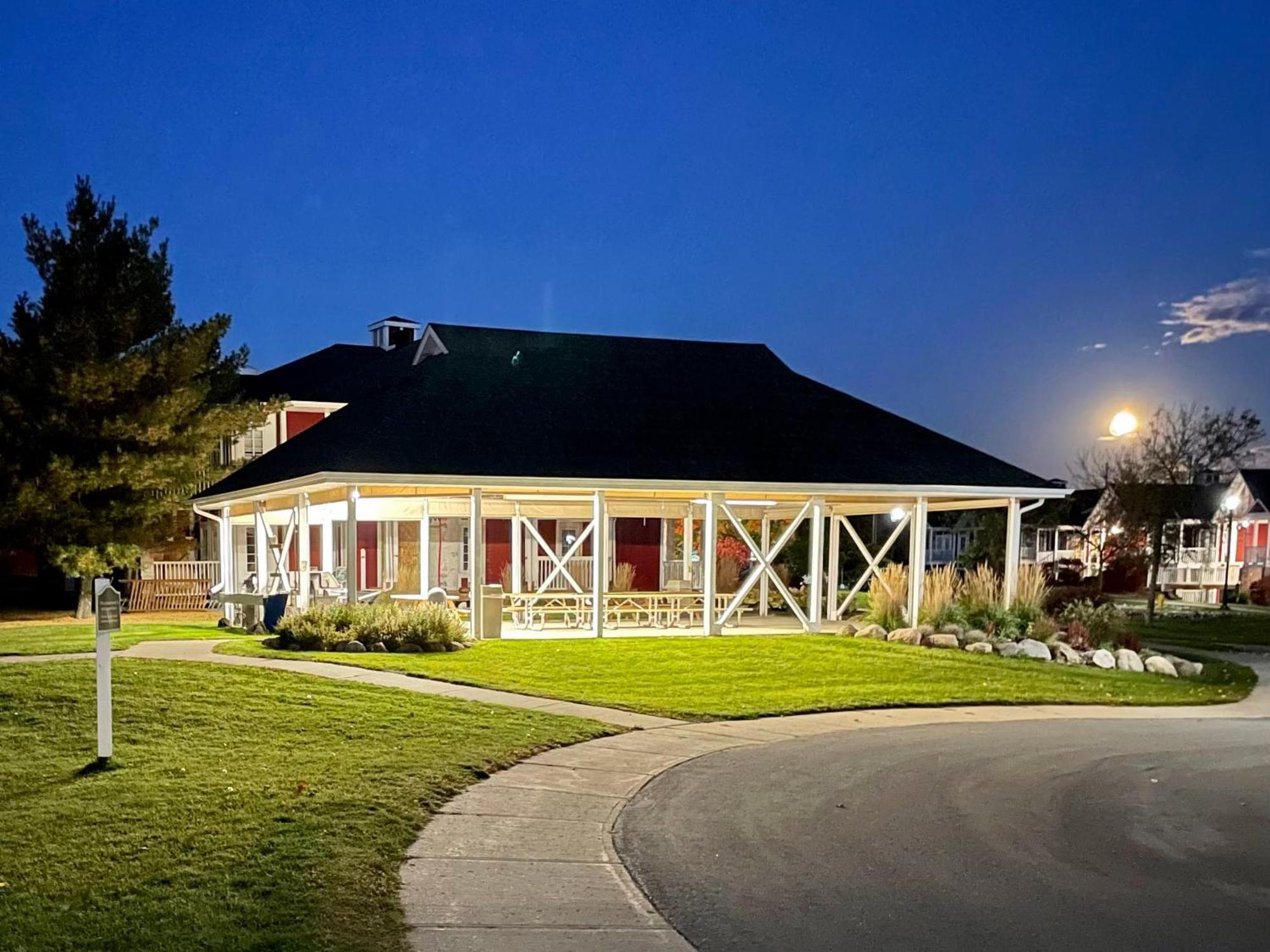 Hillside Haven: Carriage Club Resort Retreat Edgar Exteriör bild