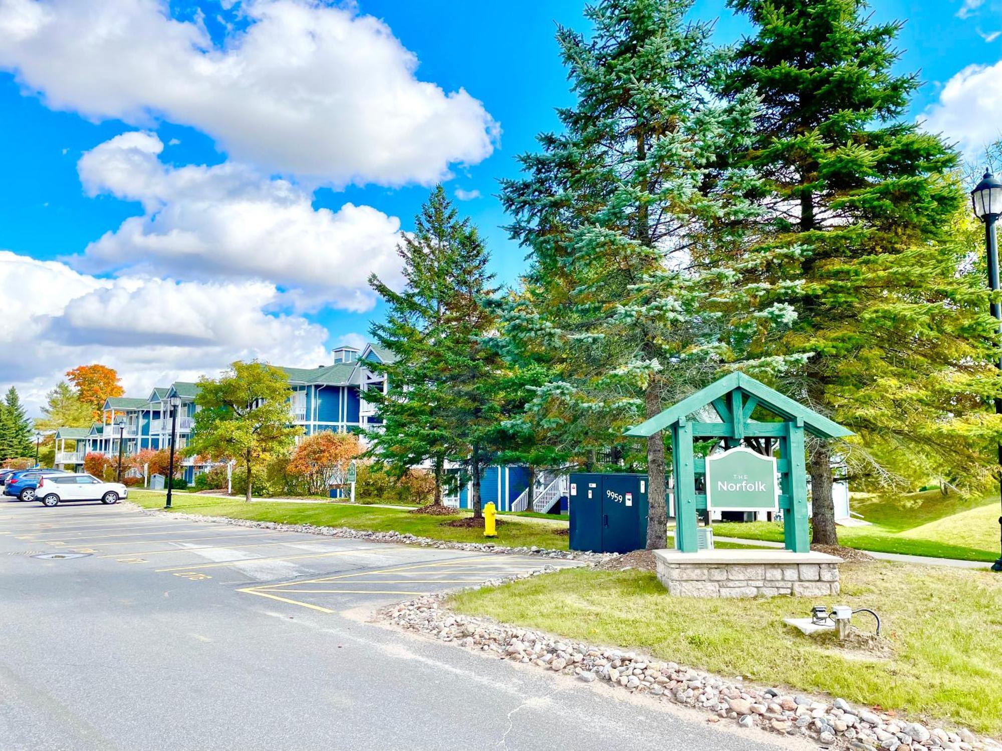 Hillside Haven: Carriage Club Resort Retreat Edgar Exteriör bild